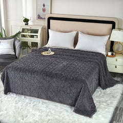 A Plush And Comfortable Velvet Throw, Perfect for Any Season, This Durable And Reversible Blanket Makes an Excellent Gift. It'S Versatile And Cozy, Ideal for Use on a Couch, Sofa, in The Bedroom, Living Room, Or Office