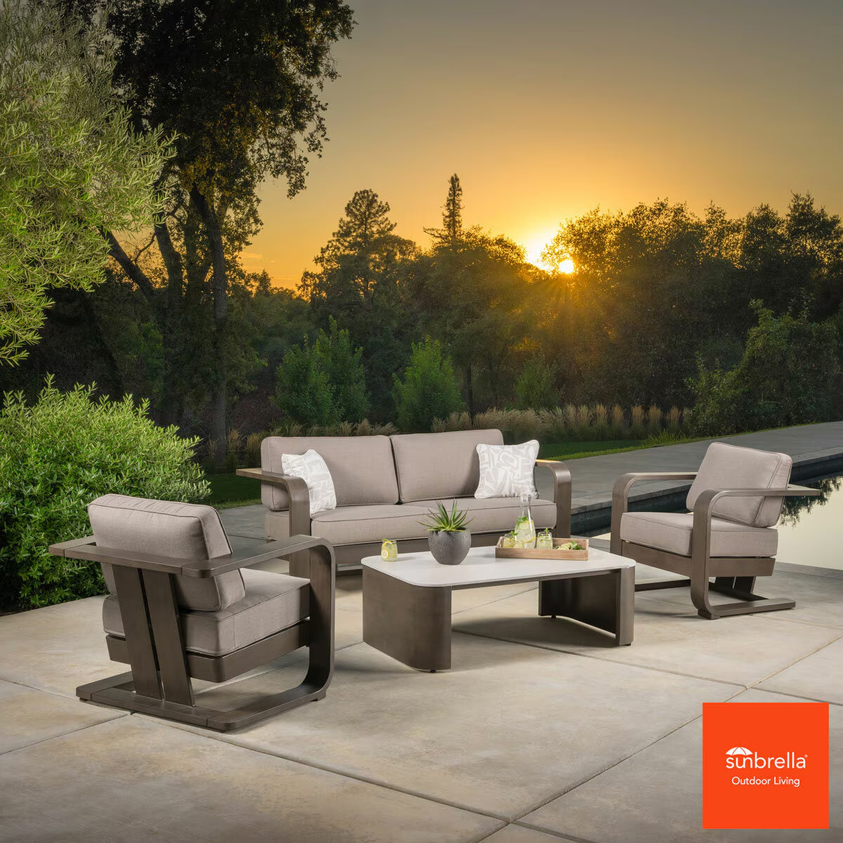 Sunvilla Gibson 4 Piece Deep Seating Set + Cover