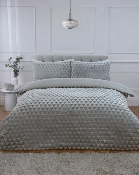 Diamond Drift Teddy Duvet Cover Set | Luxurious Textured Fleece with 3D Diamond Pattern | Ultra-Soft Plush Microfibre in Silver Grey or Navy | Includes Pillowcases – Warm, Cosy & Breathable Bedding – Single, Double, King Sizes | Machine Washable | Fast Di