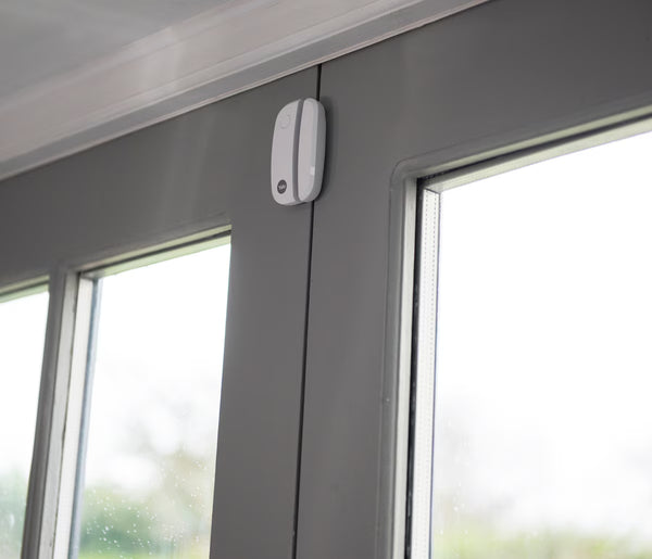 Yale IA-320 10Pc Sync Smart Home Alarm with X4 Motion Sensors and X3 Window/Door Sensors