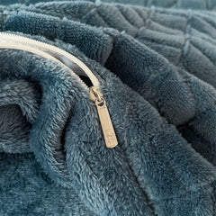 Premium Luxury Bedding Milk Velvet 4pcs Set, Soft, Thickened and Warm, Including 1 Duvet Cover+ 2 Pillowcases+ 1 Bed Sheet, Washable and Machine-Washable, Suitable for Bedrooms, Guest Rooms, Rental Houses, College Dorms