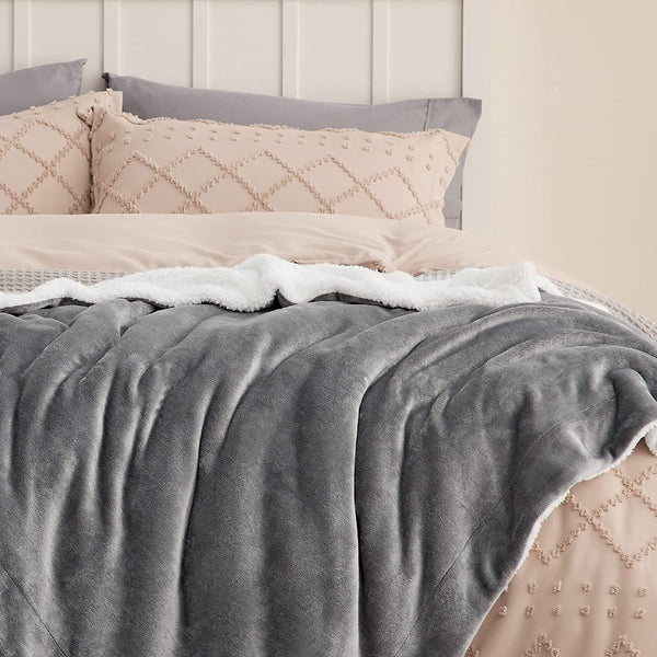 Bedsure Sherpa Fleece Throw Blanket - Fluffy Microfiber Solid Blankets for Bed and Couch Double/Twin Size, Silver Grey, 150X200Cm