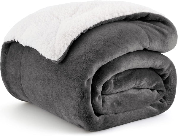 Bedsure Sherpa Fleece Throw Blanket - Fluffy Microfiber Solid Blankets for Bed and Couch Double/Twin Size, Silver Grey, 150X200Cm