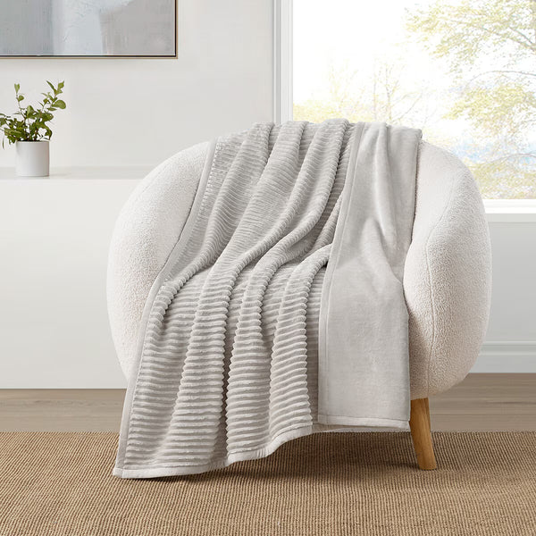 Casual Living Textured Plush Throw in Green, 127 X 177 Cm