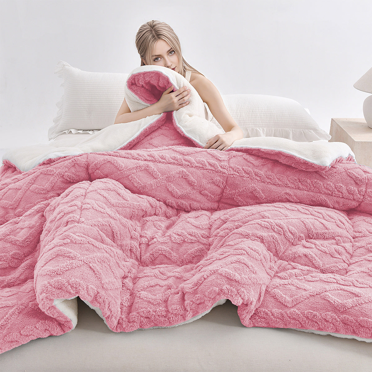 Luxurious Soft Thick Warm Taffeta Comforter - Bedspread Suitable for All Seasons, Machine Washable Comforter for Bed, Sofa, Camping & Travel - Ideal Gift, Fits Most Beds (Contemporary Style)