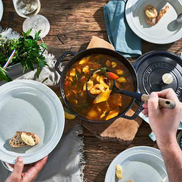 STAUB Cast Iron round Cocotte in Black 24Cm