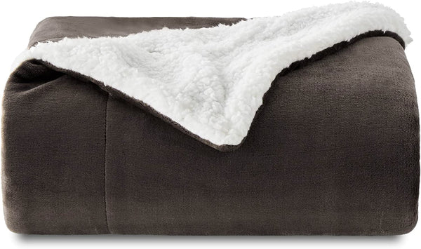 Bedsure Sherpa Fleece Throw Blanket - Fluffy Microfiber Solid Blankets for Bed and Couch Double/Twin Size, Silver Grey, 150X200Cm