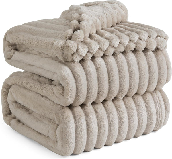 Bedsure Fleece Throw Blanket for Sofa - Fluffy Cosy Warm Blankets for Bed, Soft Cute Single Throw Gifts for Women and Girls, off White, 130X170 Cm