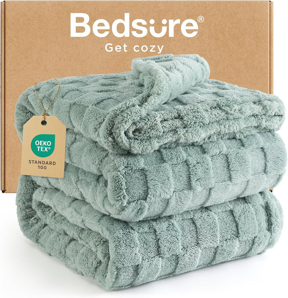 Bedsure Fleece Throw Blanket for Sofa - Fluffy Cosy Warm Blankets for Bed, Soft Cute Single Throw Gifts for Women and Girls, off White, 130X170 Cm