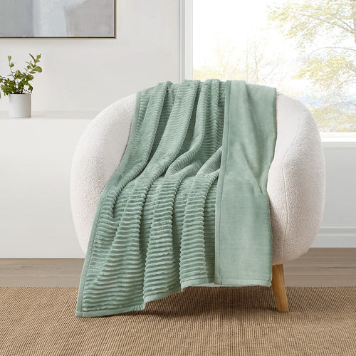 Casual Living Textured Plush Throw in Green, 127 X 177 Cm
