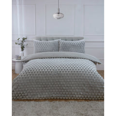 Diamond Drift Teddy Duvet Cover Set | Luxurious Textured Fleece with 3D Diamond Pattern | Ultra-Soft Plush Microfibre in Silver Grey or Navy | Includes Pillowcases – Warm, Cosy & Breathable Bedding – Single, Double, King Sizes | Machine Washable | Fast Di