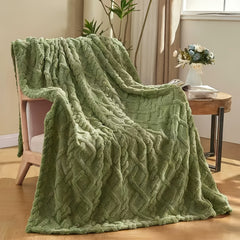 A Plush And Comfortable Velvet Throw, Perfect for Any Season, This Durable And Reversible Blanket Makes an Excellent Gift. It'S Versatile And Cozy, Ideal for Use on a Couch, Sofa, in The Bedroom, Living Room, Or Office