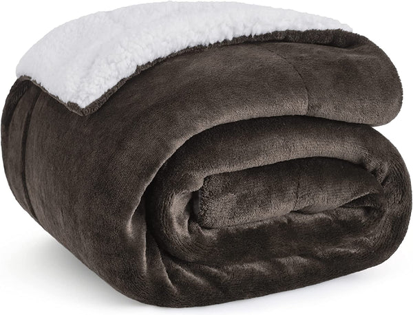 Bedsure Sherpa Fleece Throw Blanket - Fluffy Microfiber Solid Blankets for Bed and Couch Double/Twin Size, Silver Grey, 150X200Cm