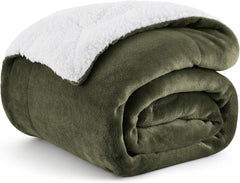 Bedsure Sherpa Fleece Throw Blanket - Fluffy Microfiber Solid Blankets for Bed and Couch Double/Twin Size, Silver Grey, 150X200Cm