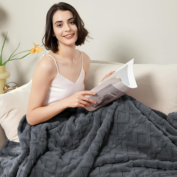 A Plush And Comfortable Velvet Throw, Perfect for Any Season, This Durable And Reversible Blanket Makes an Excellent Gift. It'S Versatile And Cozy, Ideal for Use on a Couch, Sofa, in The Bedroom, Living Room, Or Office