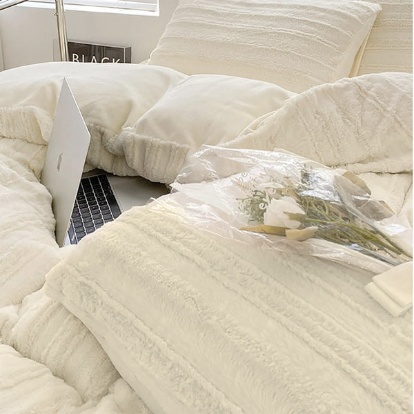 3pcs Faux Rabbit Plush Bedding Set, Soft Fluffy Comfortable Thicken Warm Autumn-Winter Duvet Cover & Pillowcase Set, Machine Washable, Ideal for Hotel, Guest Room, Bedroom, Home Use,Christmas Presents, Single/Double/King/Super King Size (1*Duvet Cover + 2