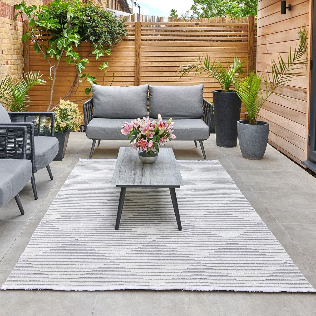 Concept Looms Jazz Grey Diamond Indoor Oudoor Rug, in 2 Sizes