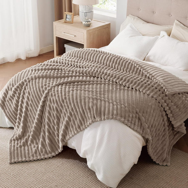 Bedsure Fleece Throw Blanket for Sofa - Fluffy Cosy Warm Blankets for Bed, Soft Cute Single Throw Gifts for Women and Girls, off White, 130X170 Cm
