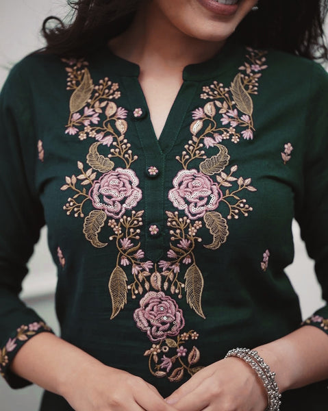 Women'S Embroidered Neck Kurta Set with Pant And Plain Dupatta