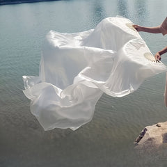 Elegant White Belly Dance Fan, Suitable for Percussion Dance, with a Universal Design of Left and Right Hands and Elegant Ribbon Material, It Is an Ideal Choice for Celebrations, Performances and Cultural Gatherings