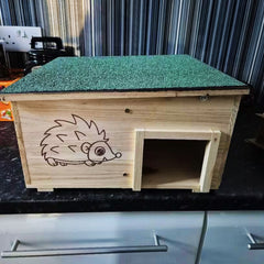 Wooden Hedgehog House: Hedgehog Hamster Habitat Shelter House Garden Nature Hibernation Feeding Box with Removable Roof