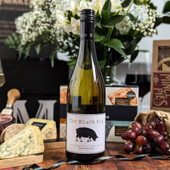 IMP & MAKER Perfect Christmas Pairing Cheese Board and Wine Hamper