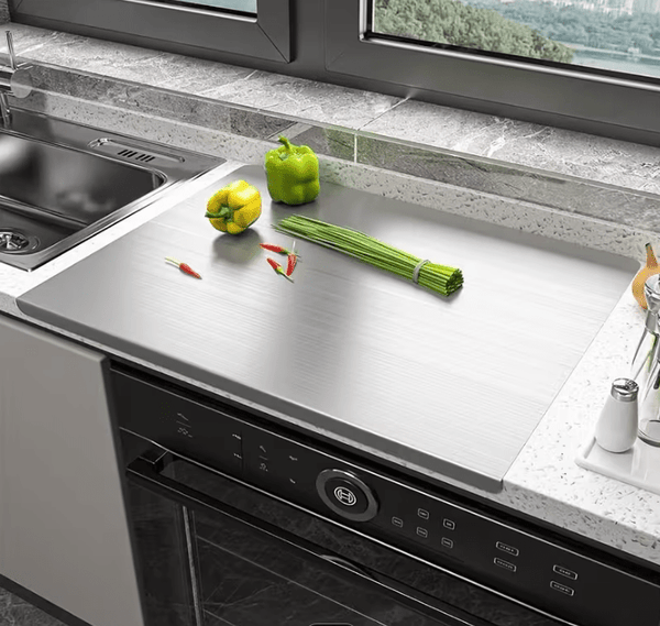 Shipping 1pc of Stainless Steel Cutting Board, a Sturdy Chopping Board Suitable for Meat, Fruits, Vegetables, Bread, And Baking, Featuring a Non-Slip Design with a Lip.