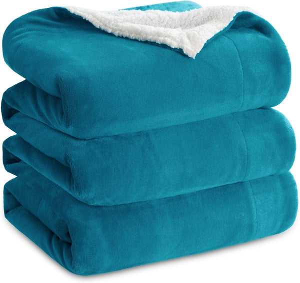 Bedsure Sherpa Fleece Throw Blanket - Fluffy Microfiber Solid Blankets for Bed and Couch Double/Twin Size, Silver Grey, 150X200Cm