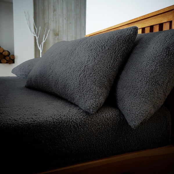 Luxury Teddy Brushed Fleece Fitted Sheet Charcoal | Easy Care Bed Linen with Elastic Corners 25cm Deep Pocket | Plain Dyed Super Soft and Snuggly Winter Bedding | Fluffy, Comfortable and Warm Thermal Bed Sheet | Cosy and Luxury Fit for Cold Nights | Machi