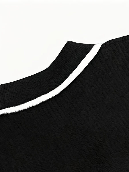 Women's Pullover Sweater for Autumn/Winter, Can Be Worn as an Inner or Outer Layer, Comfortable, Warm, Elegant, and Features a Spicy Design with a Spliced Lapel and Exquisite Metal Buttons. Suitable for Commuting, Dates, and Valentine's Day
