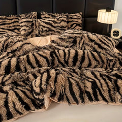 LIVINGANDHOME Tiger Stripes Plush Duvet Cover Set - 3pcs Polyester Woven Includes 1 Duvet Cover & 2 Pillowcases, Soft Cozy All Season, Machine Washable (Single/Double/King/Super King)