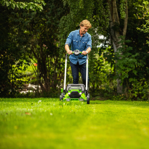Greenworks 60V (4Ah) 46Cm Self-Propelled Cordless Battery Lawnmower with 1 X 4Ah Battery and 60V Charger