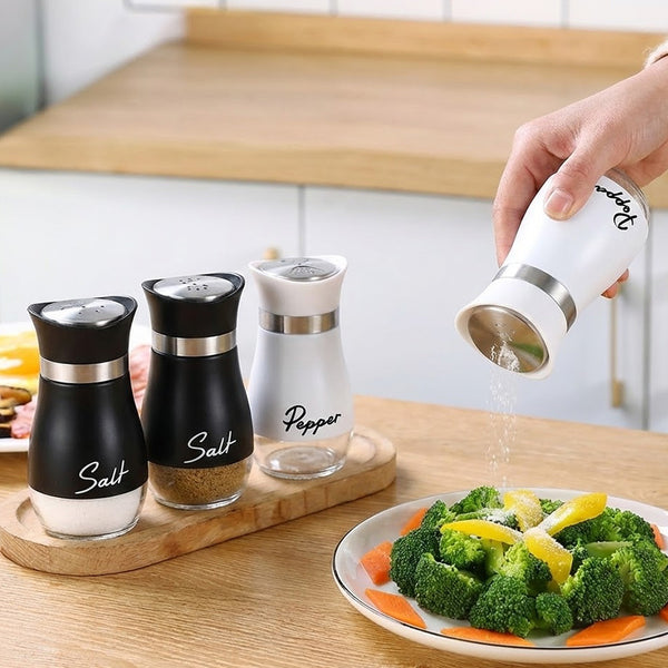 4pcs Set (2 Bottles + 2 Caps) of Adorable Glass Salt And Pepper Shakers. 4 Oz (Approx. 113.4G) Glass Salt And Pepper Shakers with Stainless Steel Caps, Suitable for Kitchen Dining Tables, Rvs, Camping, And Bbqs. Condiment Bottles, Salt And Pepper Shakers.