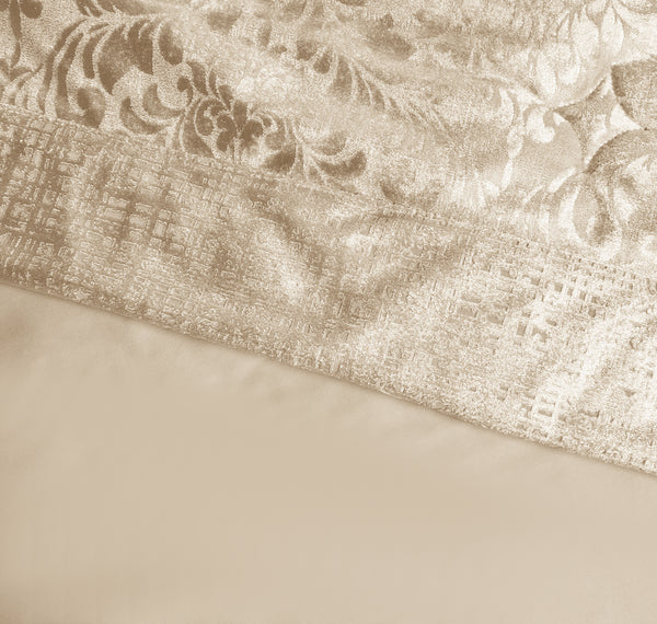 3 Piece Velvet Quilted Bedspread Set Jacquard Damask Bed Cover with Pillow Shams | Luxury Soft Polyester Bedspread for Double King Super King Beds | Modern Elegant Bedroom Bedding Set