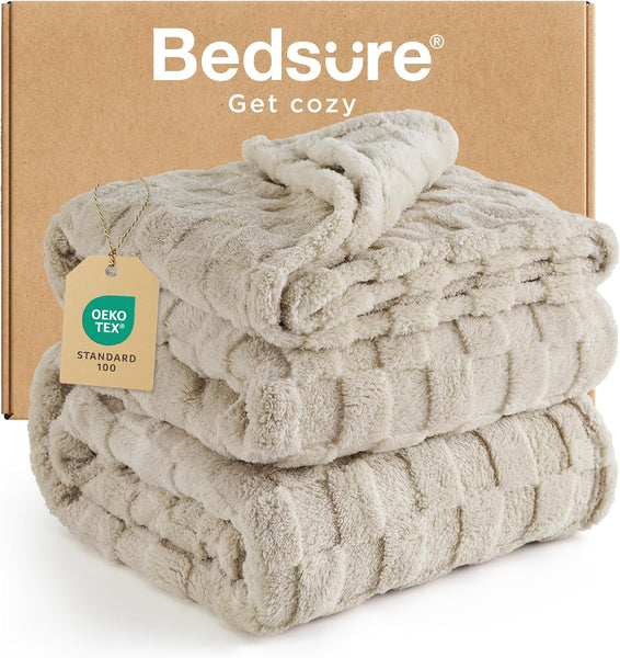 Bedsure Fleece Throw Blanket for Sofa - Fluffy Cosy Warm Blankets for Bed, Soft Cute Single Throw Gifts for Women and Girls, off White, 130X170 Cm