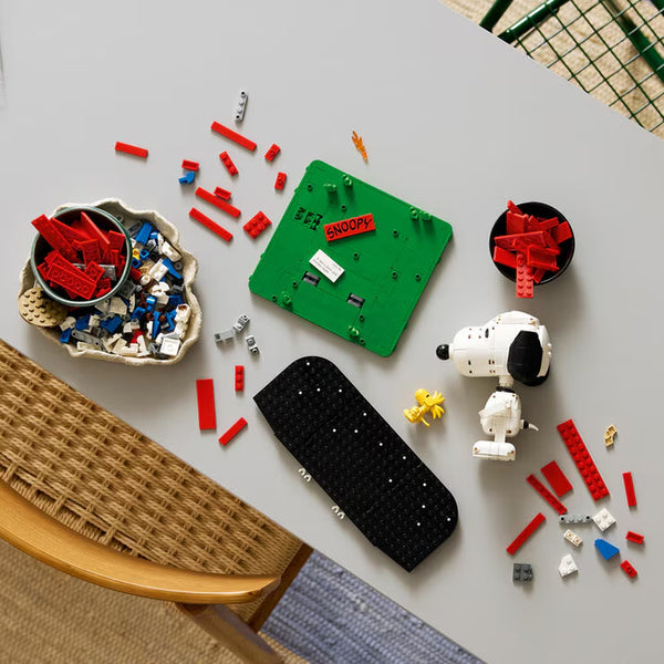 LEGO Ideas Peanuts: Snoopy'S Doghouse - Model 21368 (18+ Years)