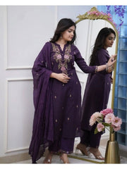 Women'S Embroidered Neck Kurta Set with Pant And Plain Dupatta