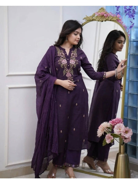 Women'S Embroidered Neck Kurta Set with Pant And Plain Dupatta