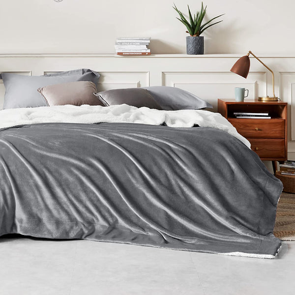 Bedsure Sherpa Fleece Throw Blanket - Fluffy Microfiber Solid Blankets for Bed and Couch Double/Twin Size, Silver Grey, 150X200Cm