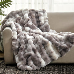Luxury King Size Faux Fur Blanket, Double Sided Bubble Plush Throw, Machine Washable & Anti-Shedding, Oversized Warm Bedspread for Bed Sofa, Perfect Valentine's Day Gift for Couples - All-Season Faux Fur Throw Blanket - 274.32x228.6 cm - Printed Grey