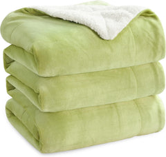 Bedsure Sherpa Fleece Throw Blanket - Fluffy Microfiber Solid Blankets for Bed and Couch Double/Twin Size, Silver Grey, 150X200Cm
