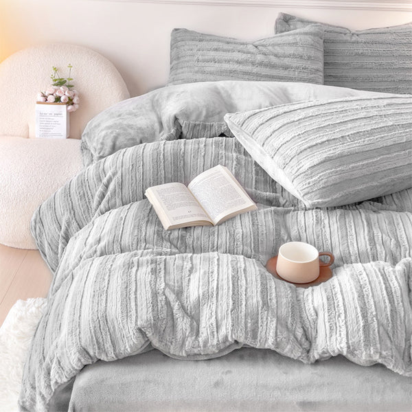 3pcs Faux Rabbit Plush Bedding Set, Soft Fluffy Comfortable Thicken Warm Autumn-Winter Duvet Cover & Pillowcase Set, Machine Washable, Ideal for Hotel, Guest Room, Bedroom, Home Use,Christmas Presents, Single/Double/King/Super King Size (1*Duvet Cover + 2