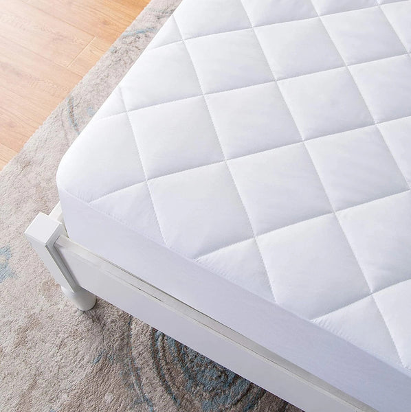 4B Quilted Waterproof Mattress Protector Extra Deep 30cm with Quilted Top Layer and All-Around Elastic, Designed for Stable Mattress Fit and Easy Maintenance, Suitable for Home Use, Guest Rooms and Let Properties, Available in Single Small Double 4FT Doub