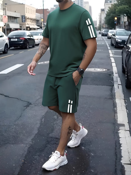 A Stylish Two-Piece Summer Outfit for Men, Featuring a Short-Sleeve Round-Neck T-Shirt And Shorts with Pockets