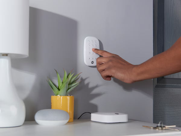 Yale IA-320 10Pc Sync Smart Home Alarm with X4 Motion Sensors and X3 Window/Door Sensors