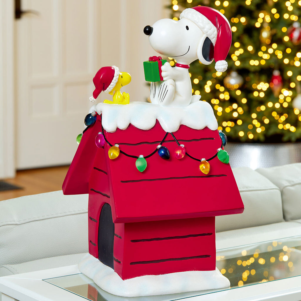 Peanuts 19 Inch (48.5cm) Snoopy and Woodstock Holiday Dog House  with LED Lights